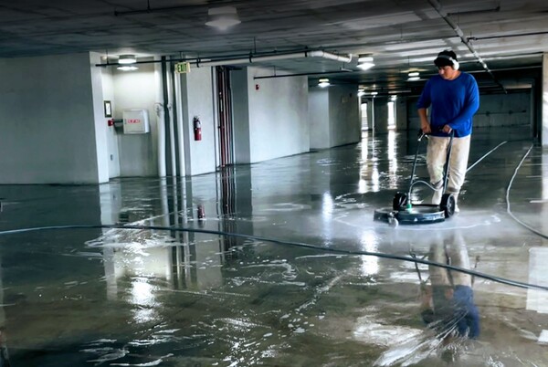 Commercial Pressure Washing Services in Sarasota, FL (1)